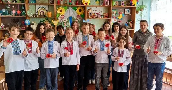 Фото Краснокутського молодіжного центру Макове поле розквітло у Творчій майстерні Краснокутського молодіжного центру (ФОТО) на порталі Gromada Group