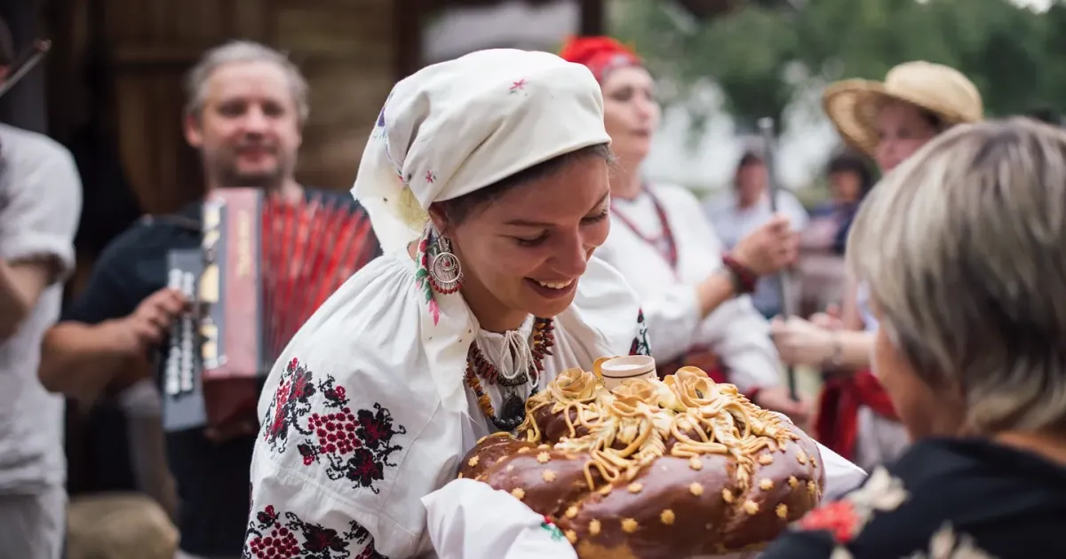 Фото: Олександр Столовий Козіяри на CozyWeek у Пирогові: малювали, мастили, кували, скиртували, готували на порталі Gromada Group