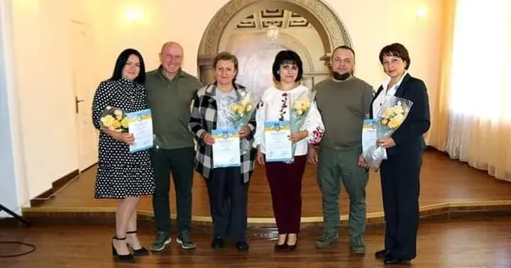 Фото: Краснокутський центр професійного розвитку педагогічних працівників Освітян Краснокутської громади нагородили грамотами на порталі Gromada Group
