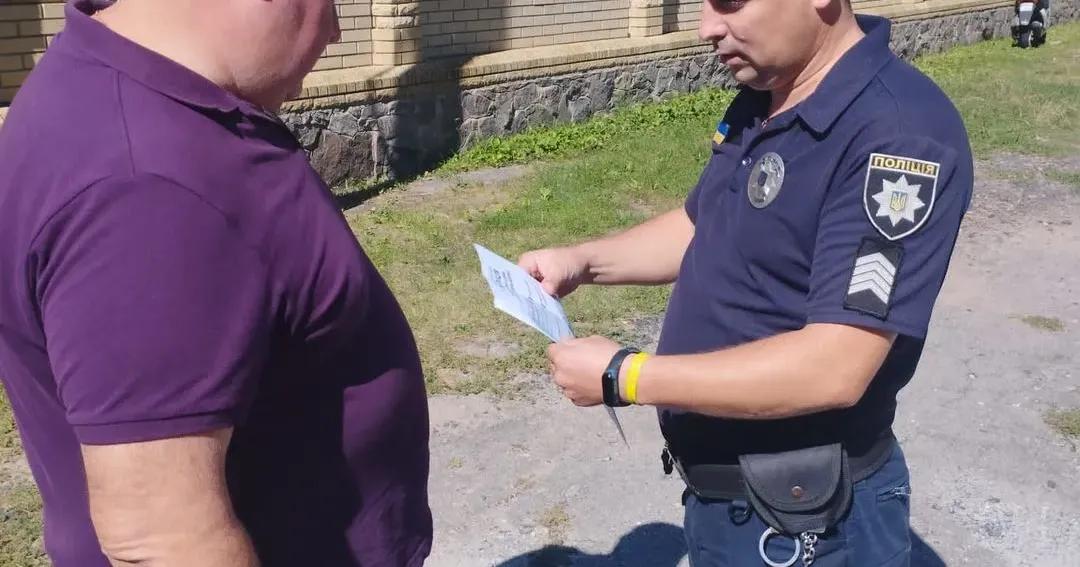 Фото Поліція Краснокутщини Поліцейські сектору поліцейської діяльності №1 Богодухівського РВП ГУНП в Харківській області закликають бути пильними і звертають увагу жителів Краснокутської територіальної громади, що виграші призів (авто, побутова техніка) це зазвичай одна із схем ШАХРАЇВ