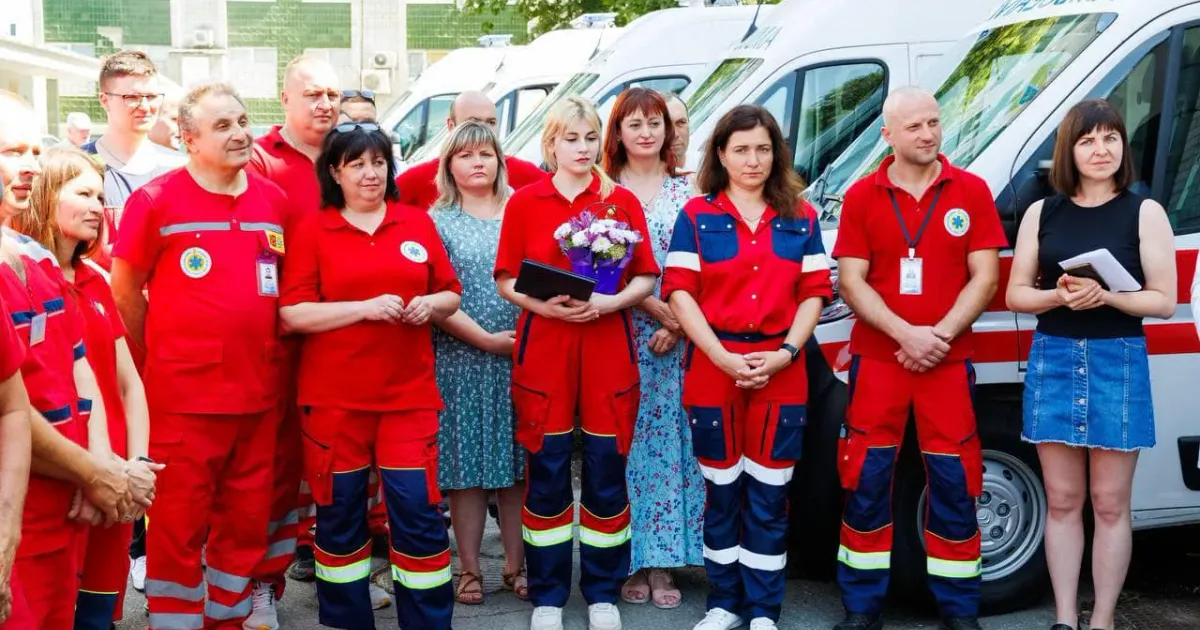 Фото: Фейсбук / Синєгубов Медики Харківщини отримали 10 нових машин швидкої допомоги на порталі Gromada Group