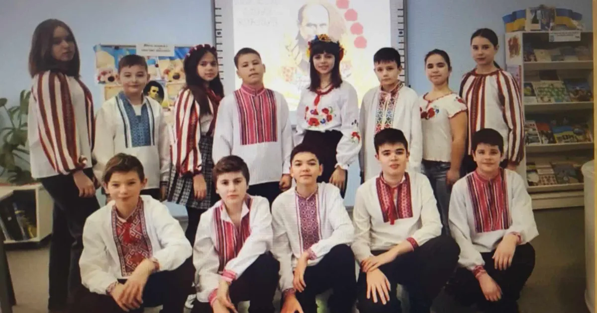 Скриншот з відео Літературна композиція до 210 річниці з Дня народження Тараса Шевченка від учнів Мурафського ліцею на порталі Gromada Group