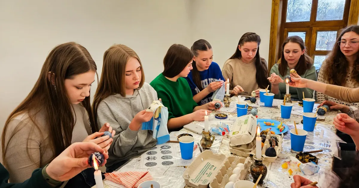 Джерело: Green Art Tour - Громадська організація У Краснокутську пройшла зустріч учасників та учасниць розмовно-інтеграційного клубу "Ріка” на порталі Gromada Group