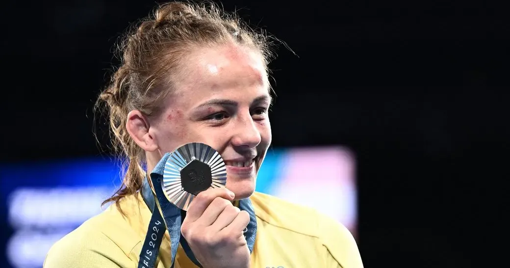 Ірина Коляденко зі срібною медаллю Олімпіади-2024. REUTERS/Arlette Bashizi Медальний залік після 15-го дня Олімпіади-2024 на порталі Gromada Group