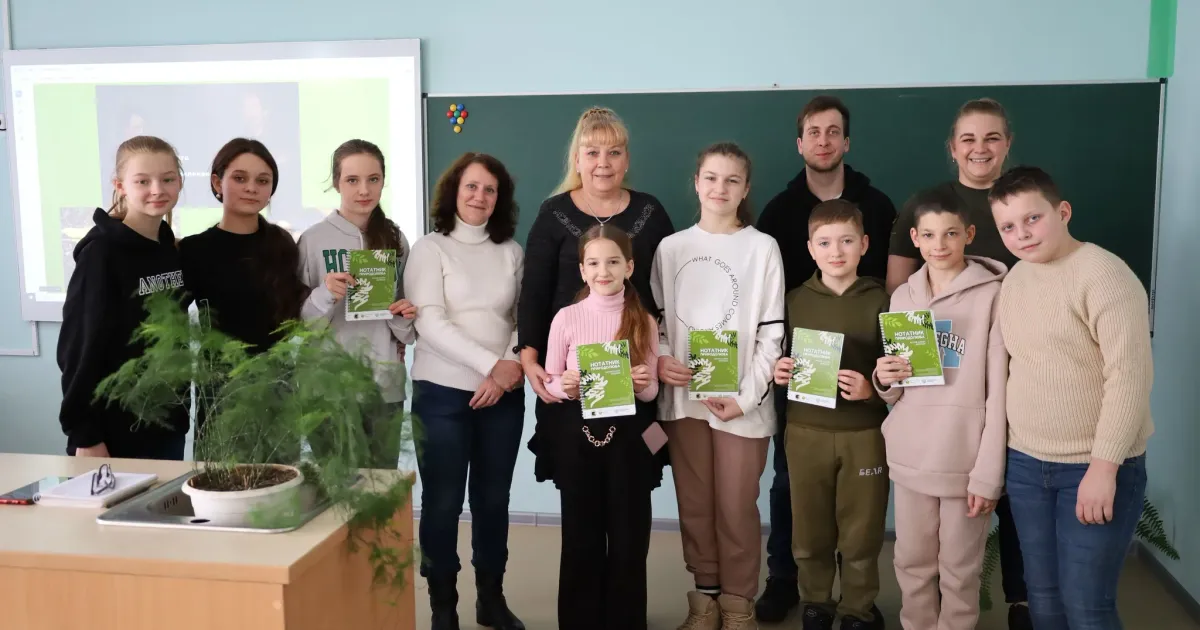 Фото Green Art Tour Учні Краснокутщини знайомилися із захопливим світом міксоміцетів у НПП "Слобожанський" (ФОТО) на порталі Gromada Group