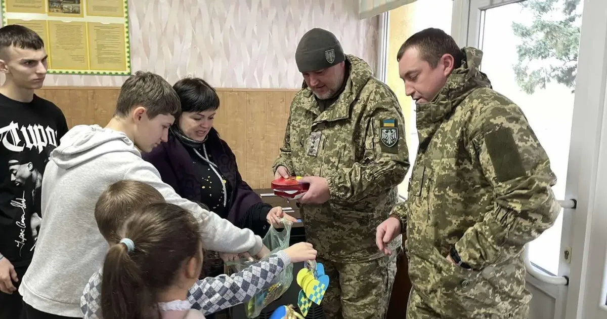 Фото Освіта, молодь та спорт Краснокутщини Сердечка для Захисників та Захисниць від учнів Олексіївського ліцею у День Святого Валентина на порталі Gromada Group