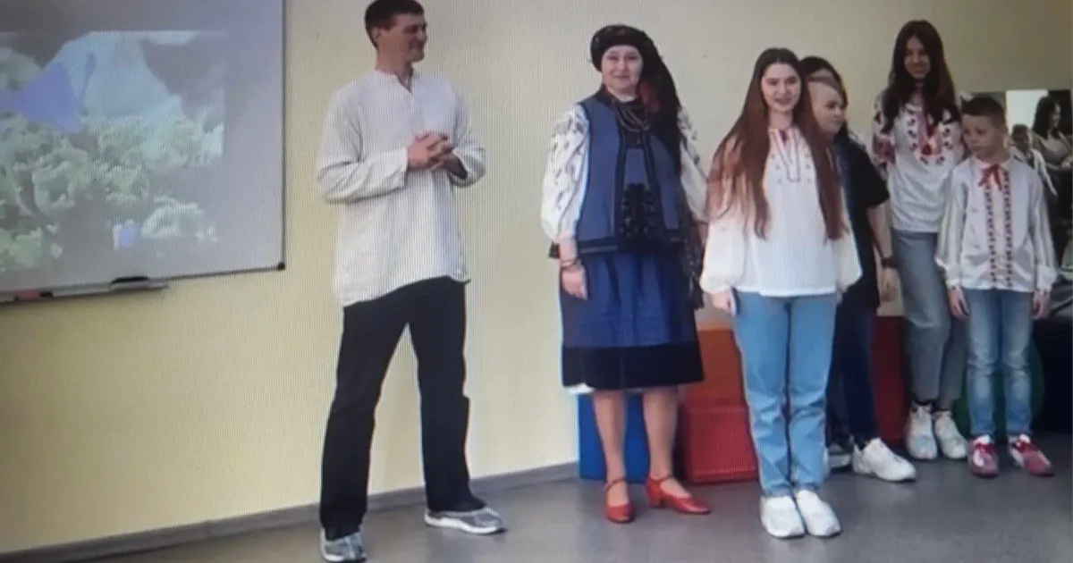 Скриншот з відео Як у Краснокутську весну вітали на порталі Gromada Group
