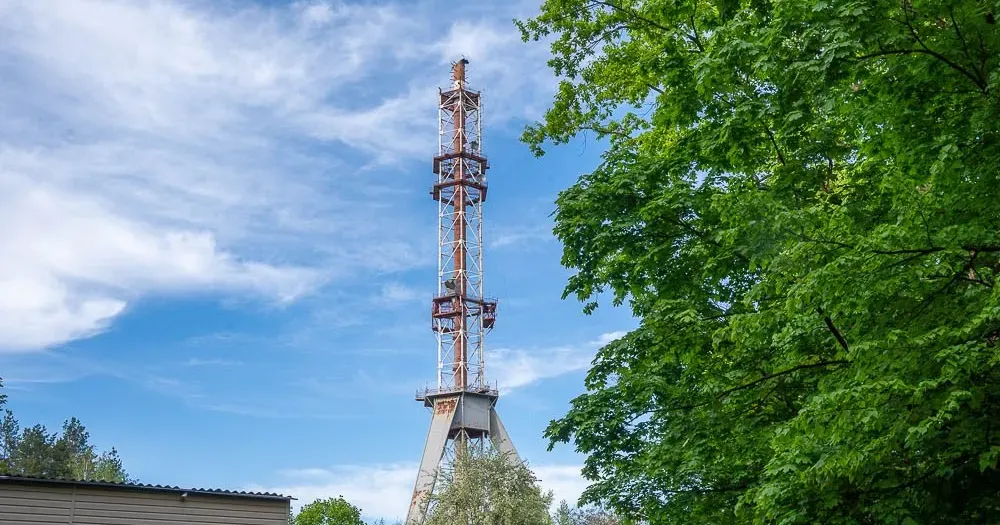 Харківська телевежа після російського обстрілу. Фото з відкритих мереж У Харкові частково відновлено функціонування пошкодженої телевежі на порталі Gromada Group