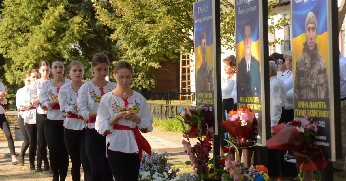 Джерело: КРАСНОКУТСЬКА СЕЛИЩНА РАДА У Краснокутській громаді у День пам’яті Захисників України відбулися мітинги-реквієми. на порталі Gromada Group